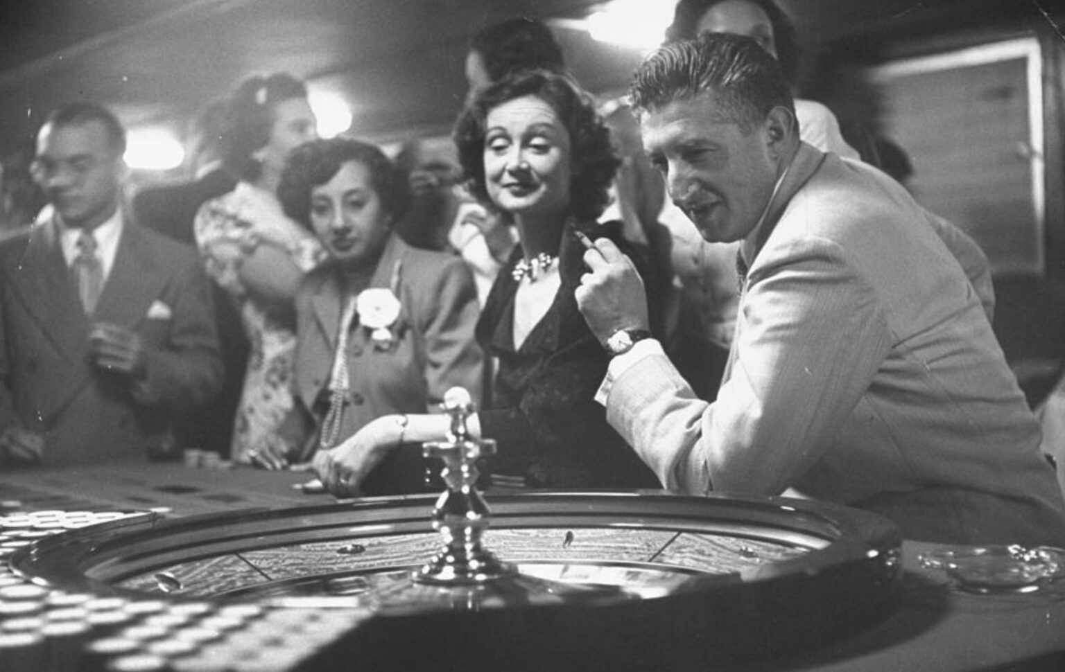 Retro casino играть на деньги. Казино 20 век. Ретро казино. Казино 1950. Казино 60х годов.